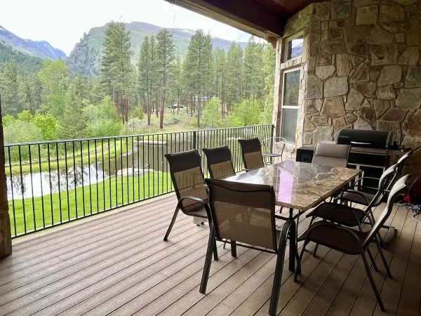 Second level deck