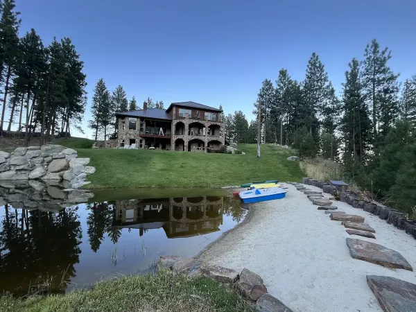 Exterior view 3
